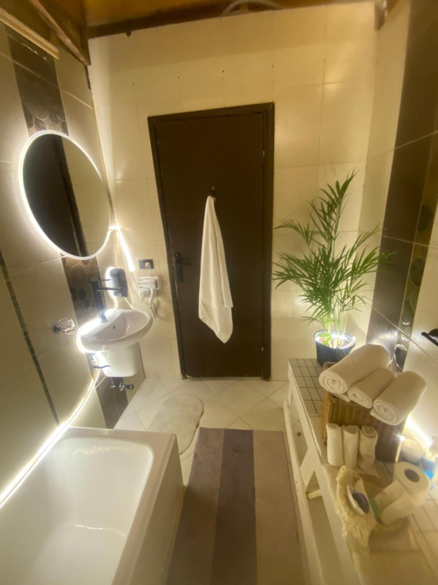 Airport Rooftop Club Luxurious Rooms And Studios Caïro Buitenkant foto